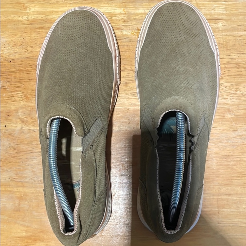 Tommy Bahama Green and Tan Loafers Slip-On Shoes